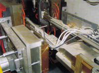 Automatic Plastics Extrusion Blow Molding (EBM) Machine, Bottles Flashes Trimmping Device